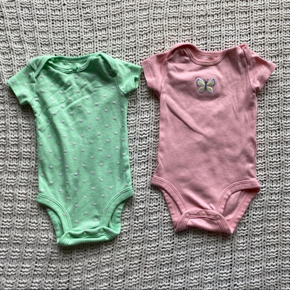 SOLD🧁 5/$20 Carters Bundle (3 & 6 month) - Picture 3 of 7